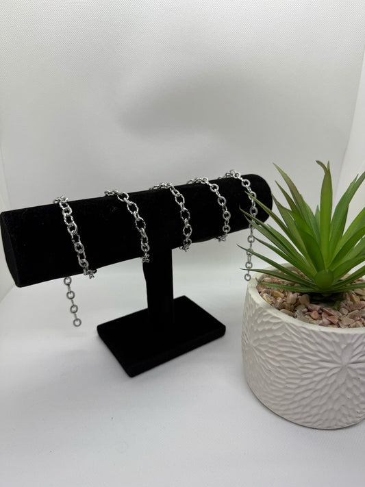 Chaîne en acier inoxydable argenté, maille épaisse texturées d'une largeur de 7 mm, possibilité de choisir la longueur entre 35, 45 et 60 cm. 