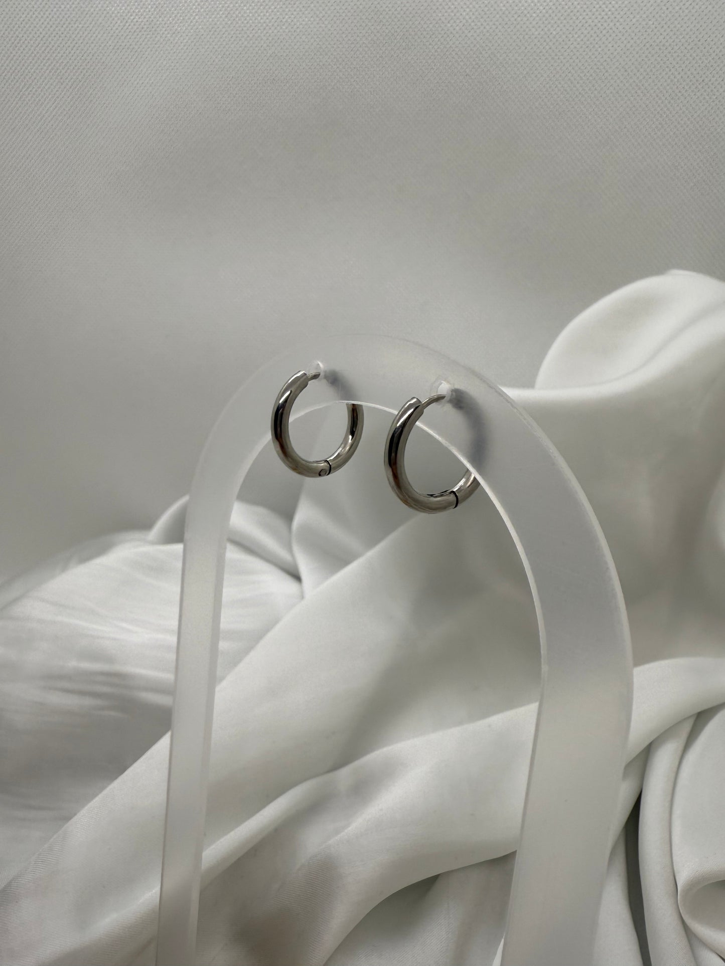 Créoles en acier inoxydable argenté 2 mm de largeur 15 mm de diamètre