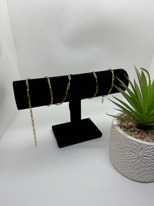 Chaîne en acier inoxydable doré, maille rectangle d'une largeur de 4mm, possibilité de choisir la longueur entre 35, 45 et 60 cm. 