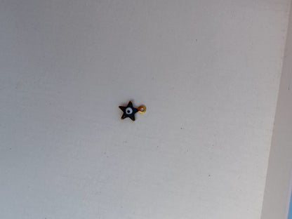 Charm en acier inoxydable en forme d'étoile multicolore, parfait pour personnaliser vos bijoux.