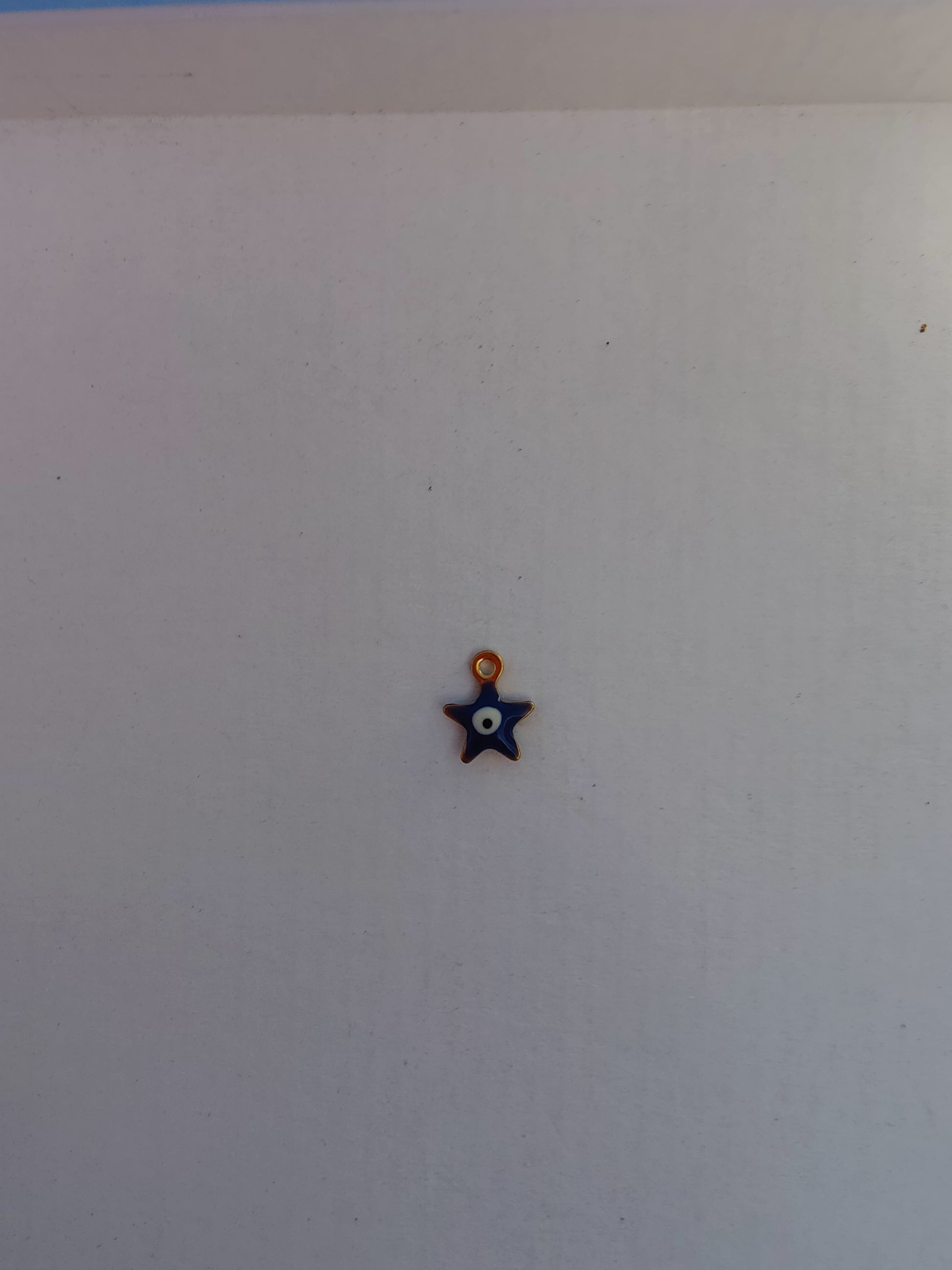 Charm en acier inoxydable en forme d'étoile, multicolore, pour personnaliser bijoux avec élégance.