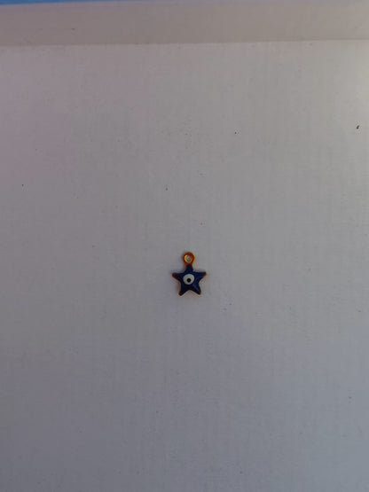 Charm en acier inoxydable en forme d'étoile, multicolore, pour personnaliser bijoux avec élégance.