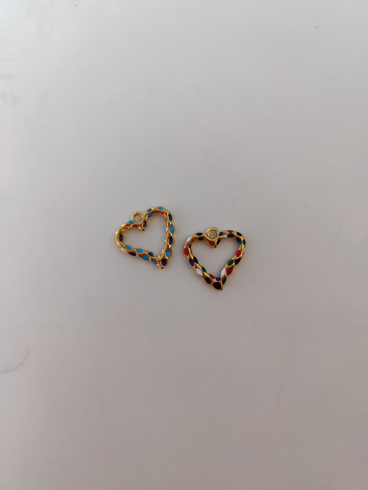 Charms Coeurs – Delicate heart-shaped stainless steel charms in colorful enamel design, perfect for personalized jewelry.