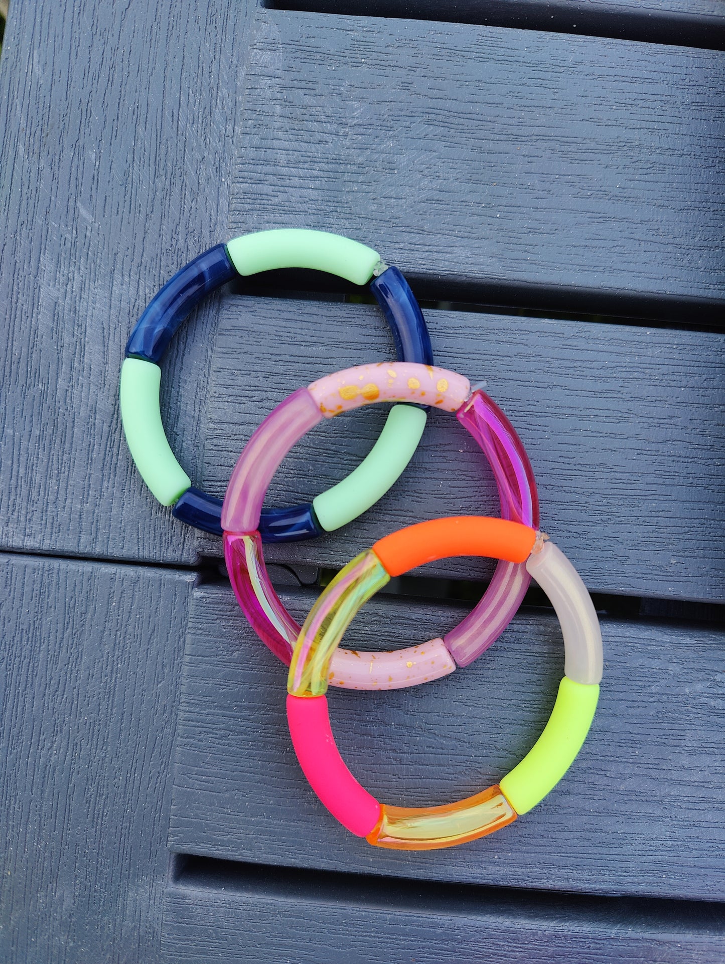 Bracelet élastique, perles tubes colorés