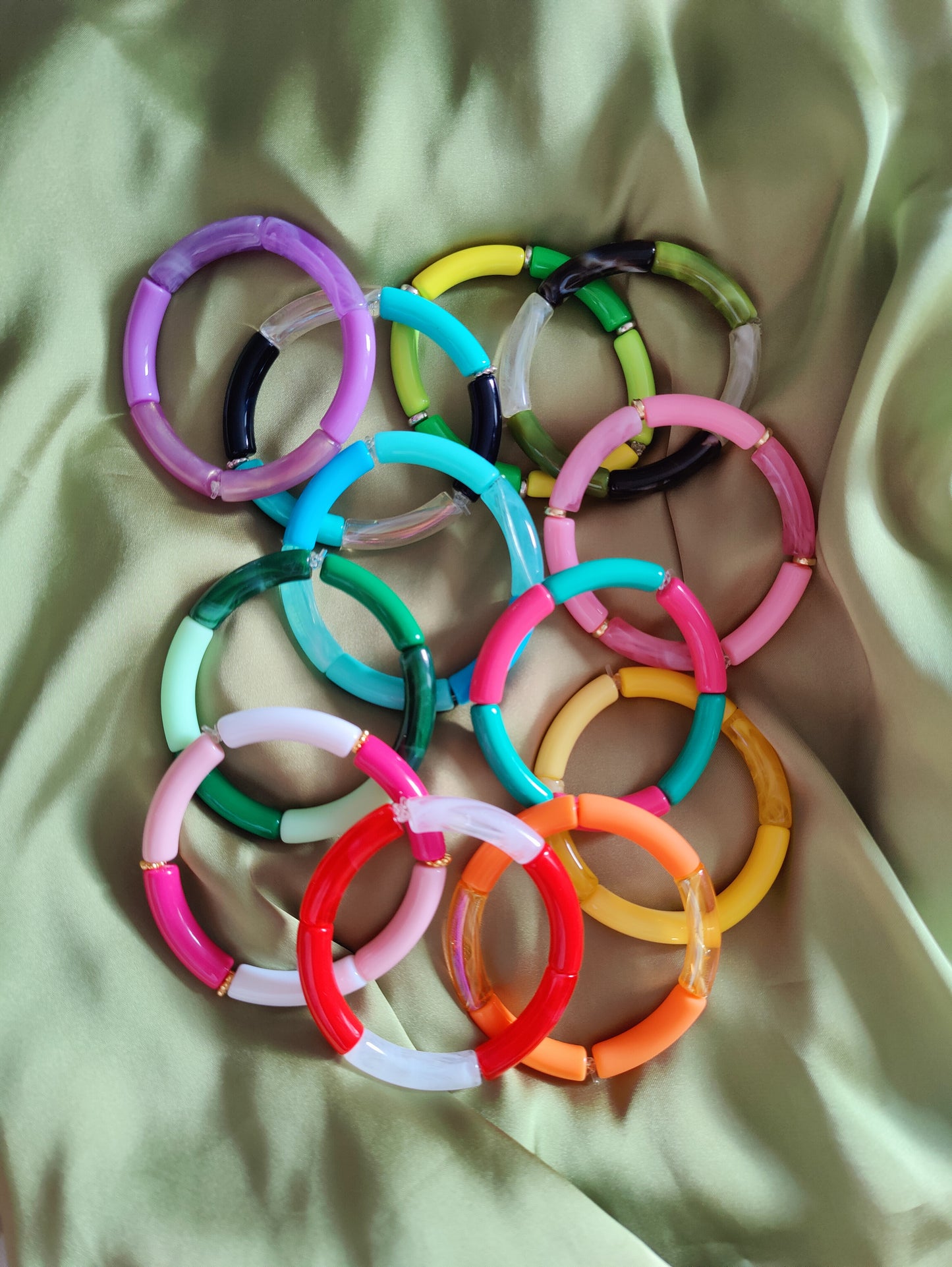 Bracelet élastique, perles tubes colorés