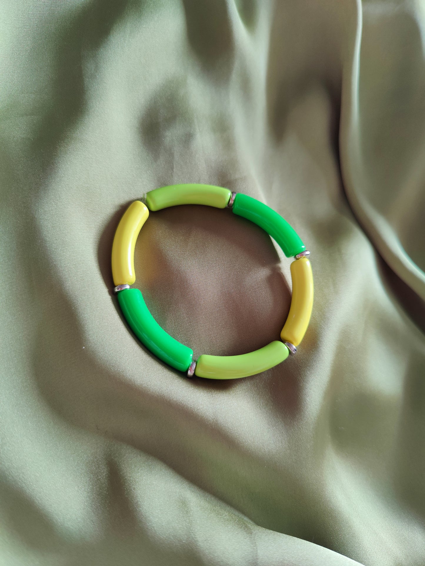 Bracelet élastique, perles tubes colorés