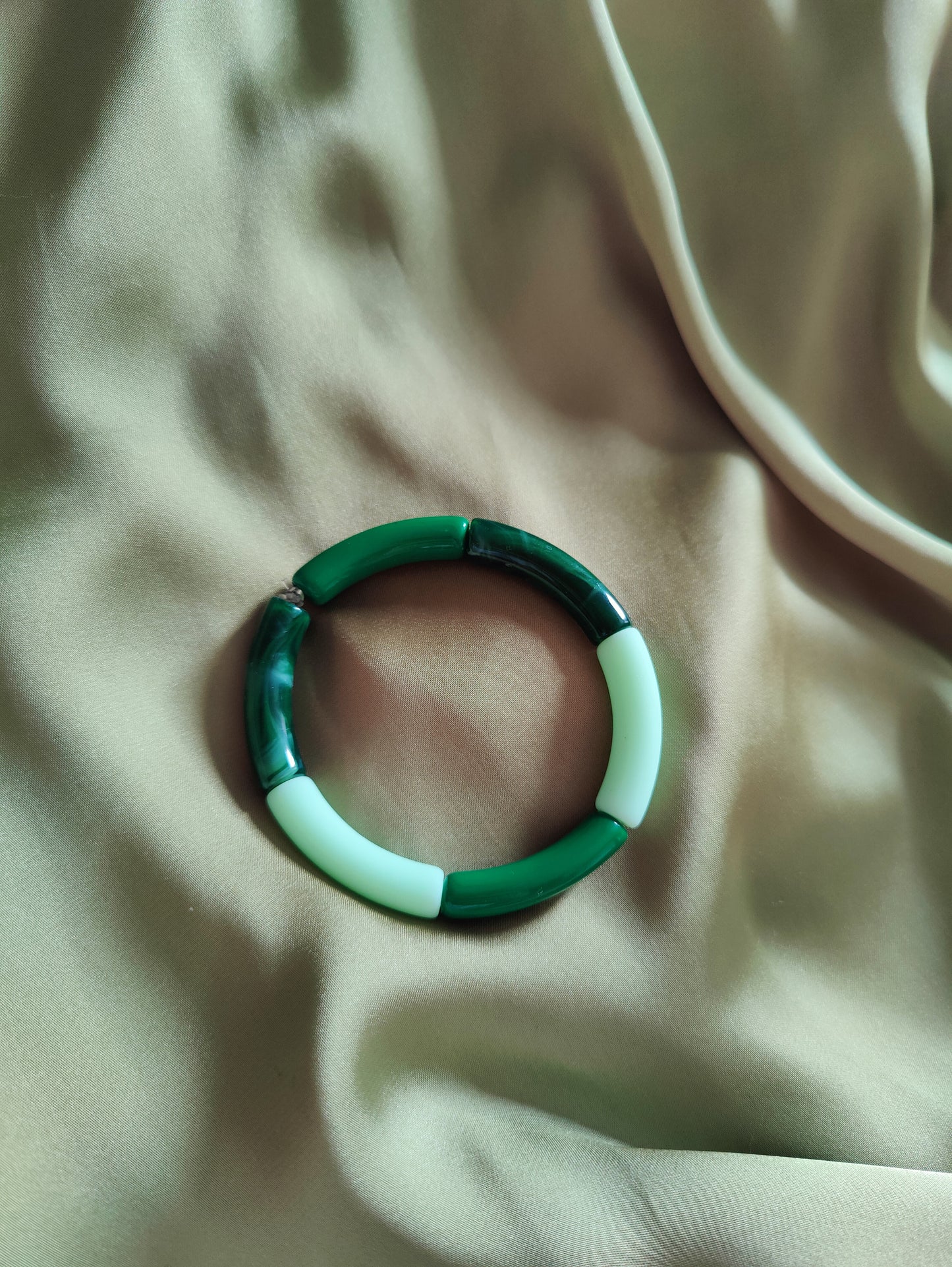 Bracelet élastique, perles tubes colorés