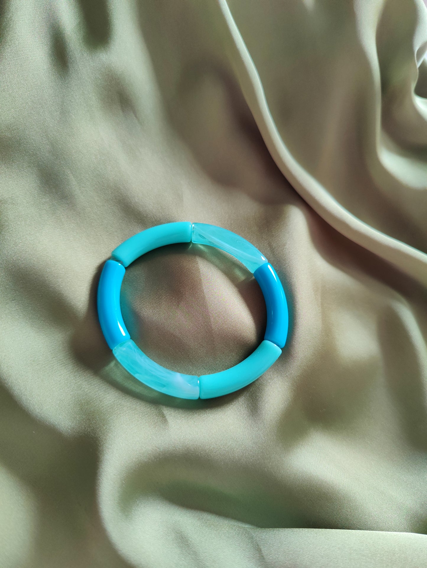Bracelet élastique, perles tubes colorés