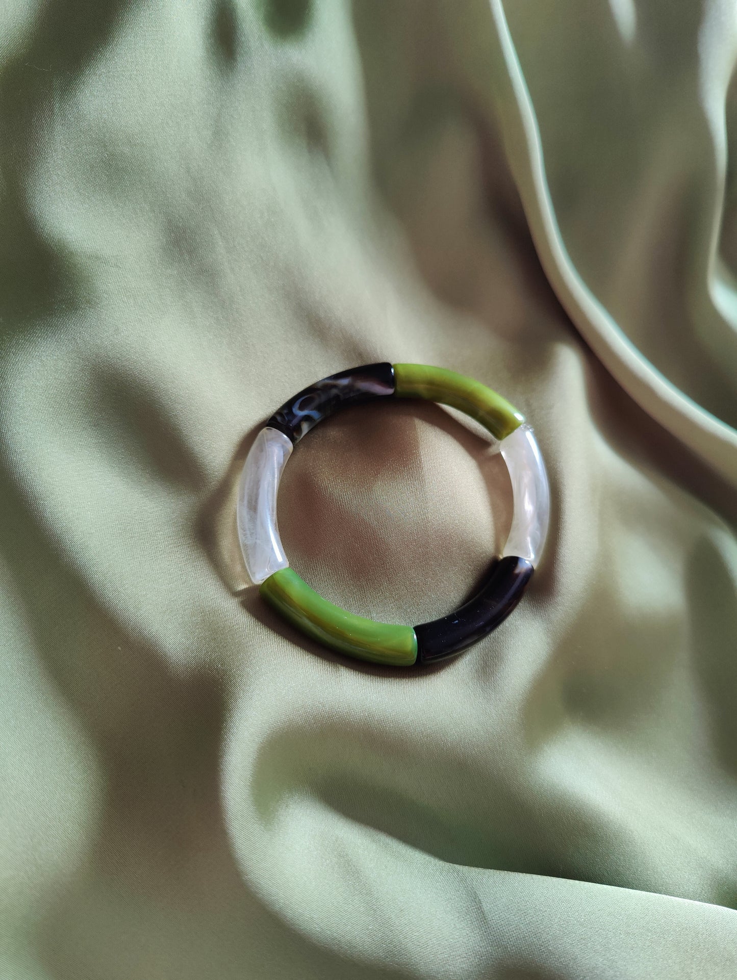 Bracelet élastique, perles tubes colorés