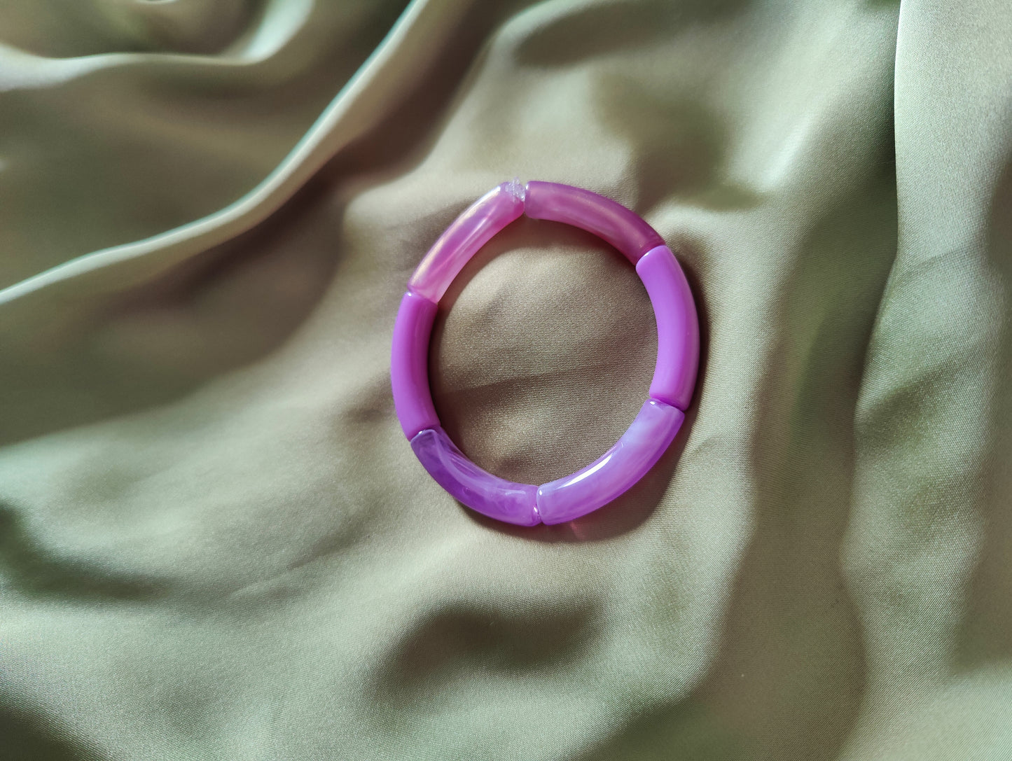 Bracelet élastique, perles tubes colorés