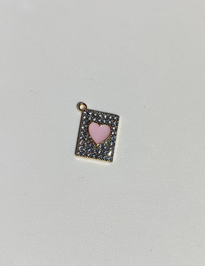 Charm en acier inoxydable avec cœur rose et paillettes, idéal pour personnaliser vos bijoux.