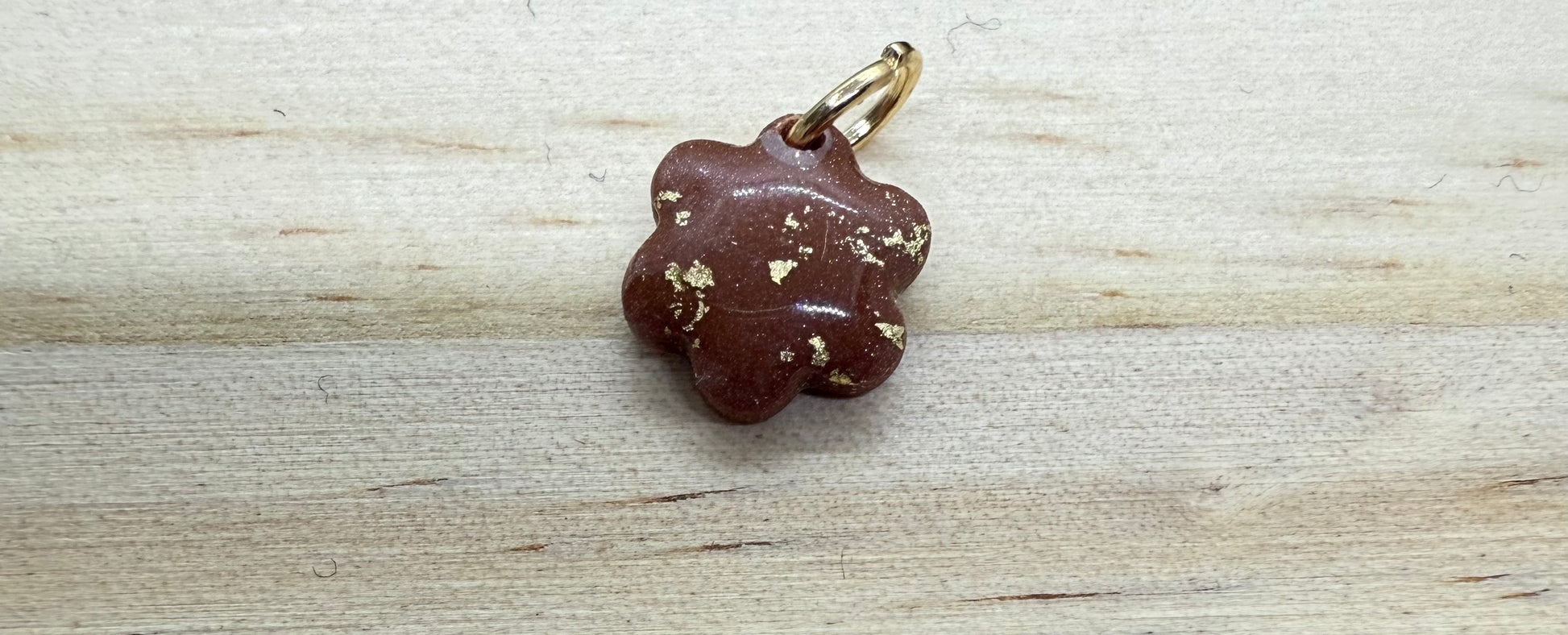 Bijou {{ product.title }} couleur {{ product.color }} – fait main par Jum’s créa