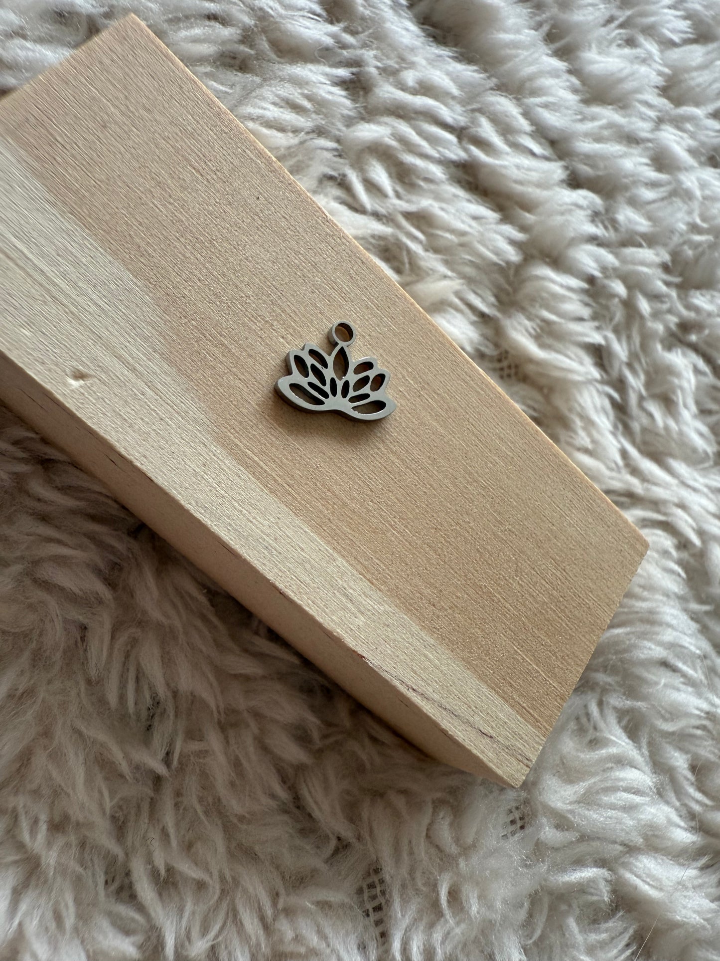Charm Lotus argent