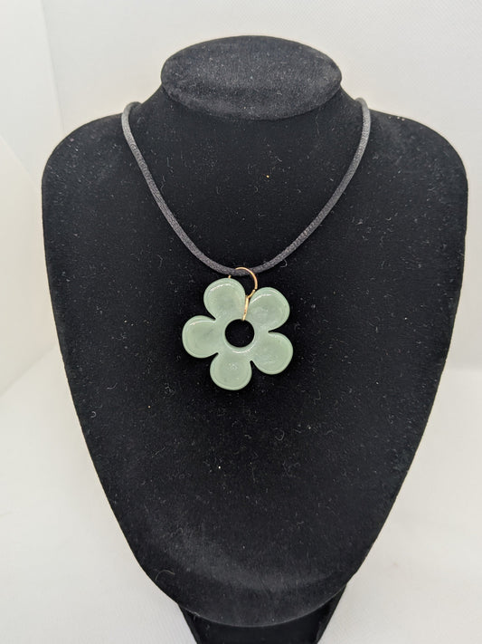 Collier tisssu bleu marine fleur  verte