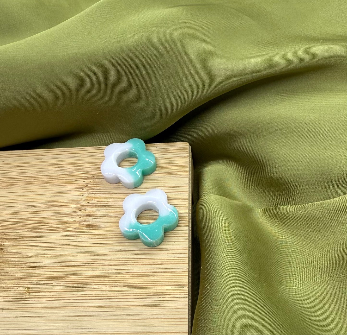 Bijou {{ product.title }} couleur {{ product.color }} – fait main par Jum’s créa